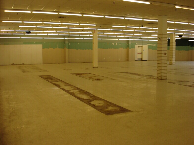 More Photos Of 1920 W Dimond Blvd, Anchorage Unknown For Lease