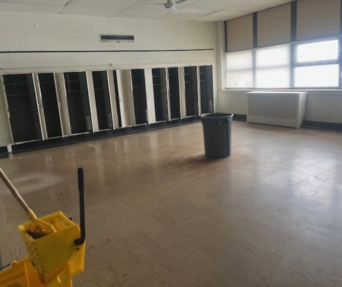 More Photos Of 4128 Cedar Ridge Rd, Dayton Schools For Lease