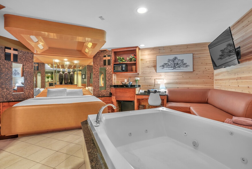 More Photos Of 16W621 S Frontage Rd, Willowbrook Hotel For Sale