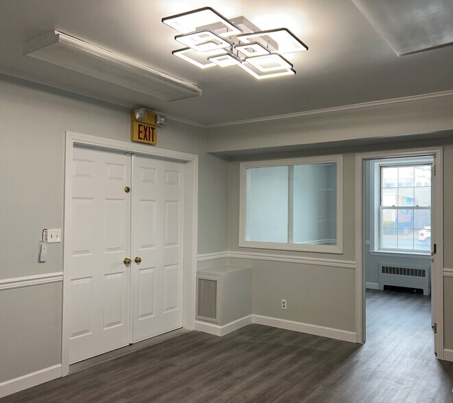 More Photos Of 155 W Merrick Rd, Freeport Medical For Lease