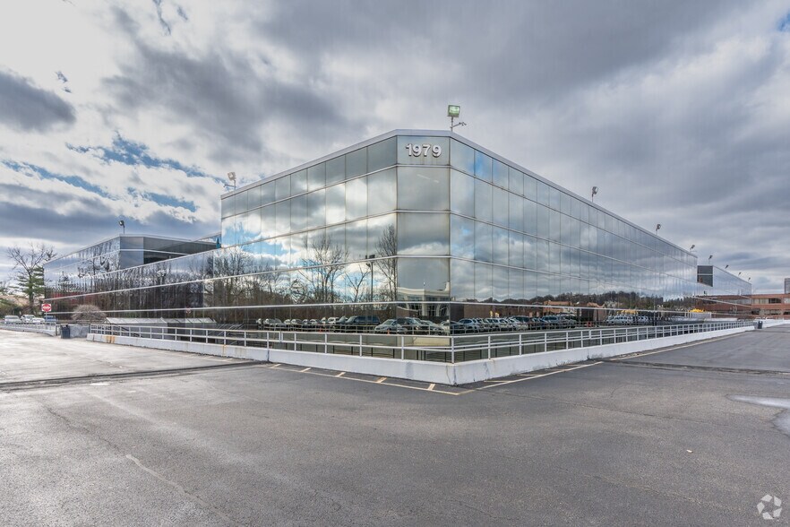More Photos Of 1979 Marcus Ave, Lake Success Coworking Space