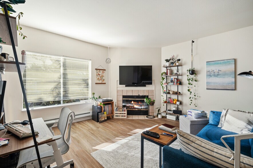 More Photos Of 2418 NW 57th St, Seattle Multifamily For Sale