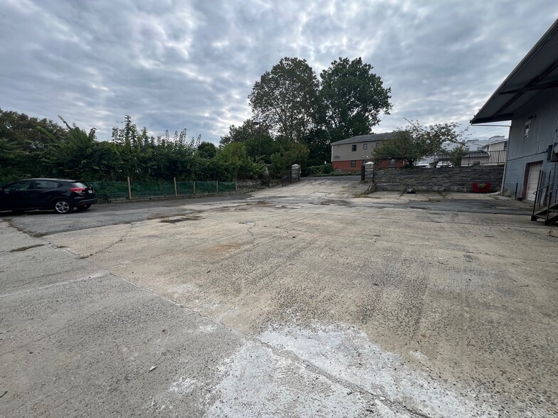 More Photos Of 560 Tarrytown Rd, White Plains Freestanding For Lease