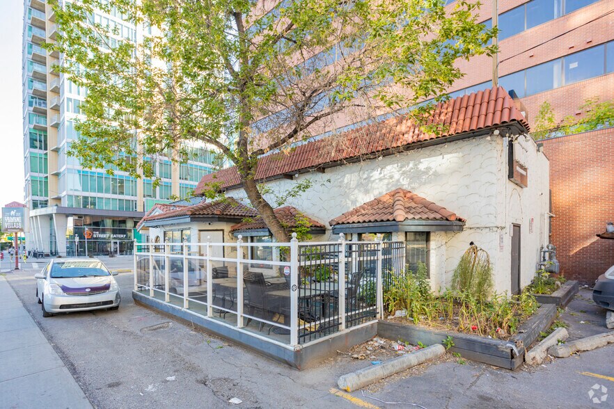More Photos Of 402 8th St SW, Calgary Restaurant For Sale