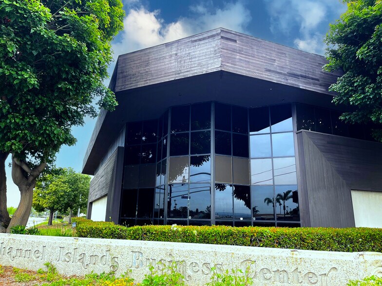 Primary Photo Of 1690 Universe Cir, Oxnard Medical For Sale