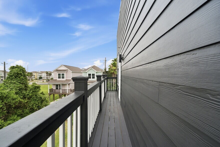 More Photos Of 715 28th St, Galveston Apartments For Sale
