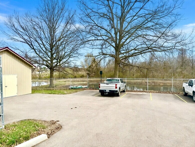 More Photos Of 808-810 Progress Dr, Farmington Office For Sale
