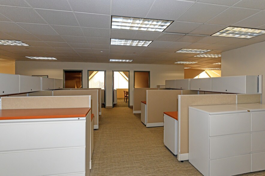 More Photos Of 86 Hopmeadow St, Simsbury Office For Sale