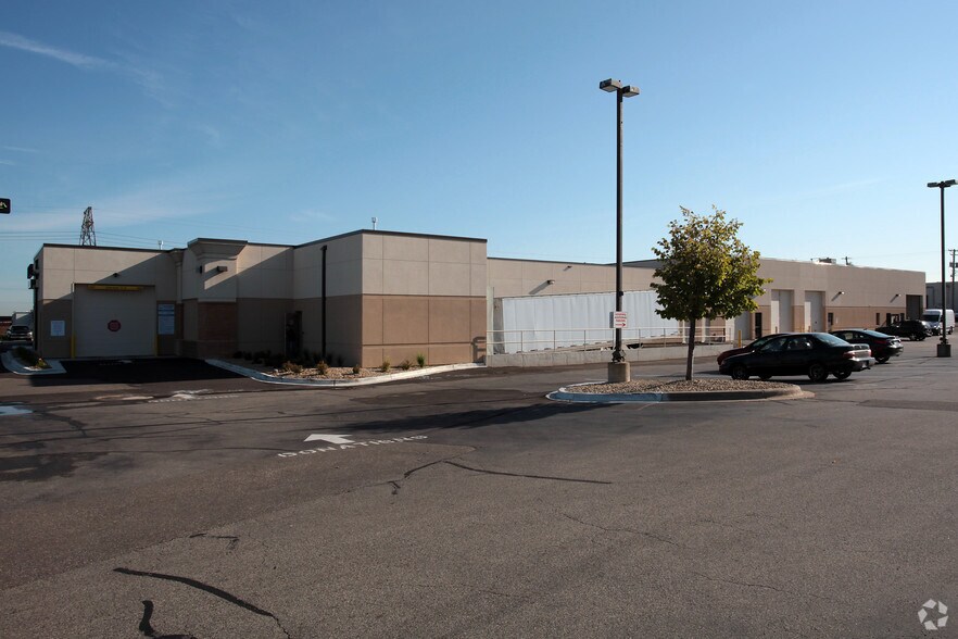More Photos Of 2500 Cleveland Ave N, Roseville Freestanding For Lease