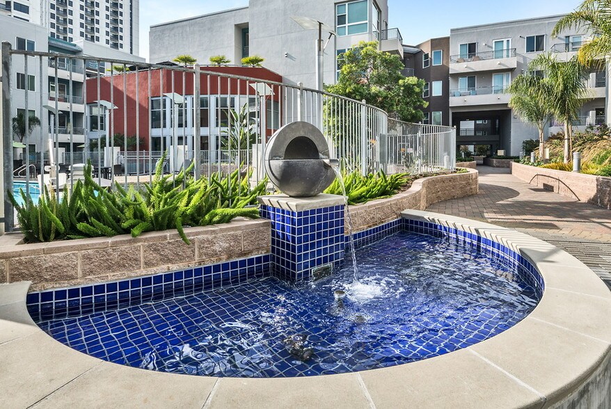 More Photos Of 6399 Christie Ave, Emeryville Apartments For Lease