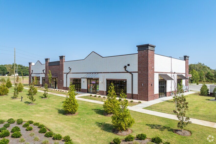 Primary Photo Of 5048 Getwell Rd, Southaven General Retail For Lease