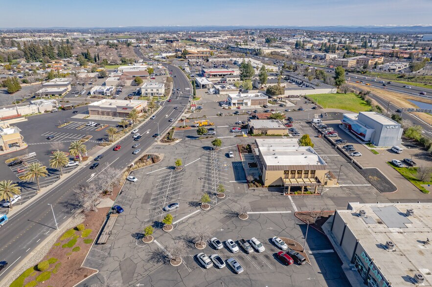 More Photos Of 110 Harding Blvd, Roseville Loft Creative Space For Sale