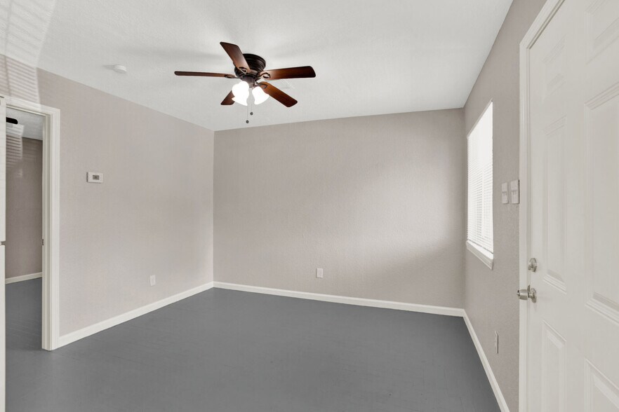 More Photos Of 7707 Glover St, Houston Apartments For Sale