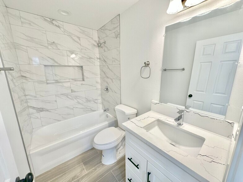 More Photos Of 10720 Charnock Rd, Los Angeles Multifamily For Sale