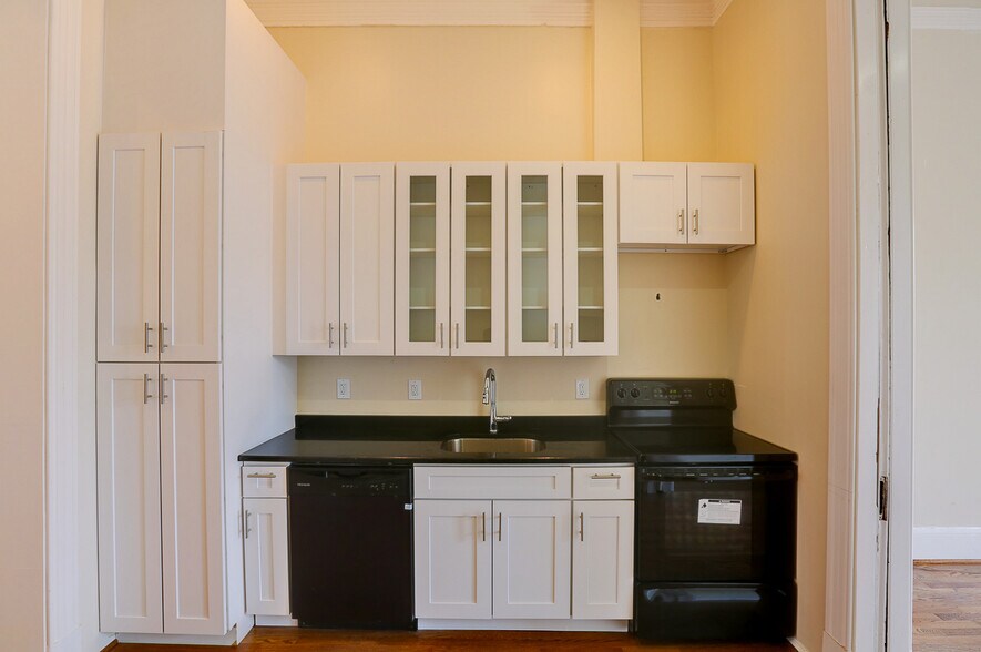 More Photos Of 2116-2118 Saint Paul St, Baltimore Apartments For Sale
