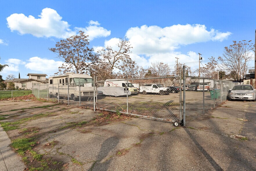 More Photos Of 1 N Cherokee Ln & 543 E Pine St, Lodi General Retail For Sale