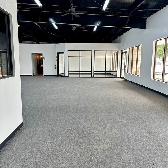 More Photos Of 3215-3235 S Southwest Loop 323, Tyler Unknown For Lease