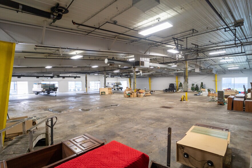 More Photos Of 1304 Valleyhigh Dr NW, Rochester Showroom For Sale