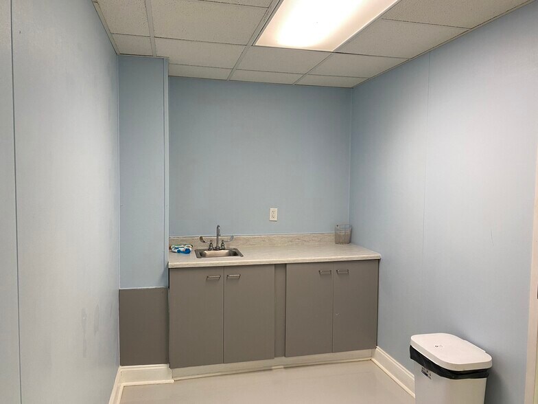 More Photos Of 5040 Snapfinger Woods Dr, Decatur Medical For Lease