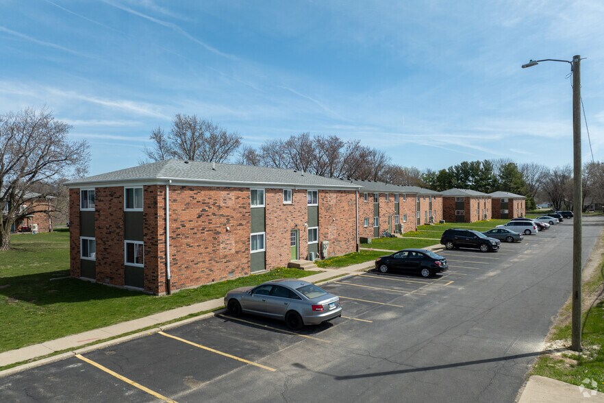 More Photos Of 205 Sandra Ave, Mendota Apartments For Sale