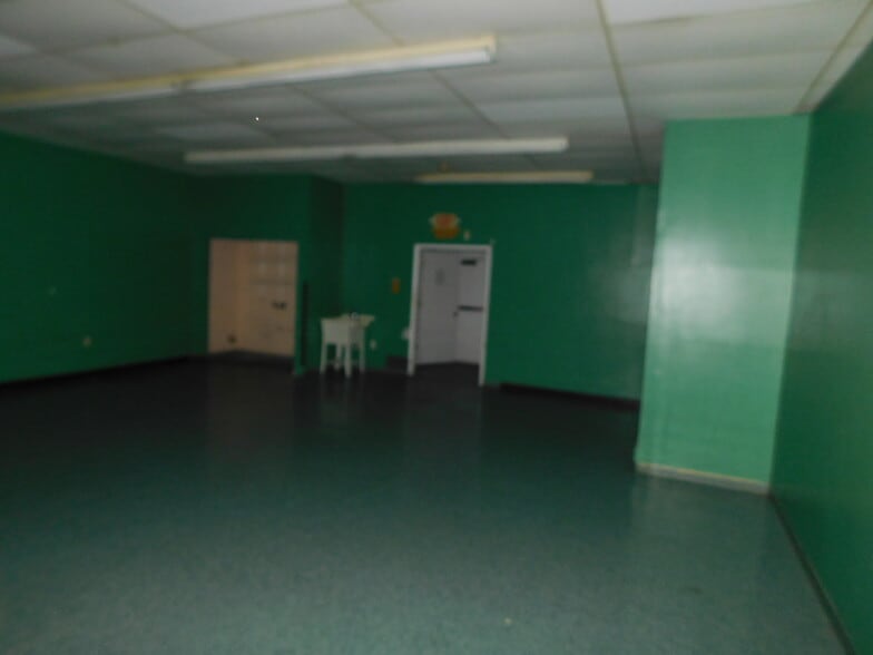 More Photos Of 813 N Lake Parker Ave, Lakeland Freestanding For Lease