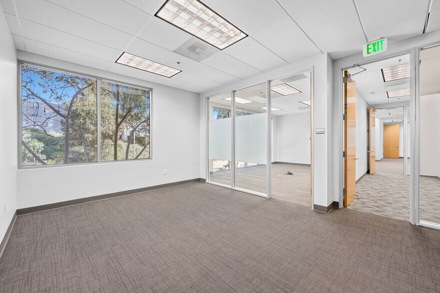 More Photos Of 2036 Corte Del Nogal, Carlsbad Office For Sale