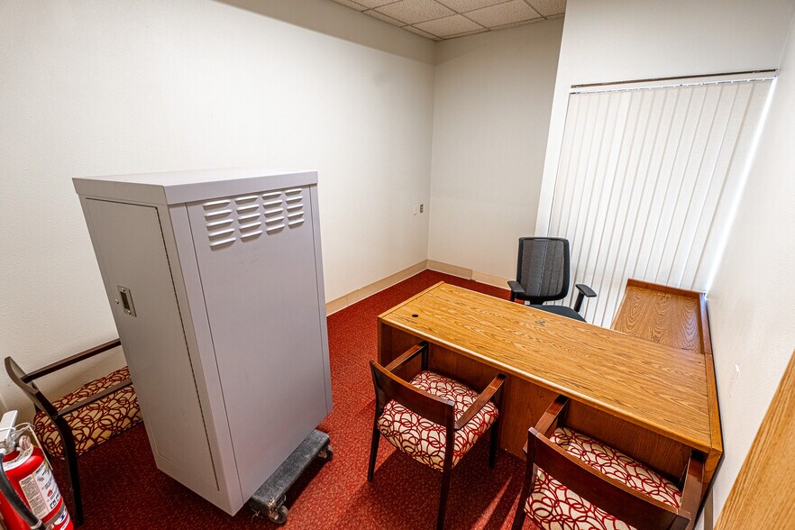 More Photos Of 2495 Lakeshore Dr, Lake Elsinore Bank For Sale