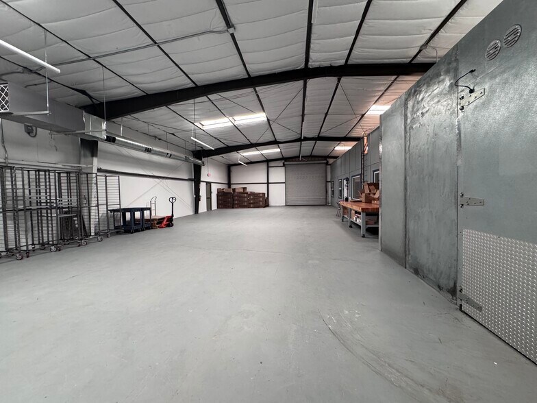 More Photos Of 814 Jackson St, Bakersfield Warehouse For Lease