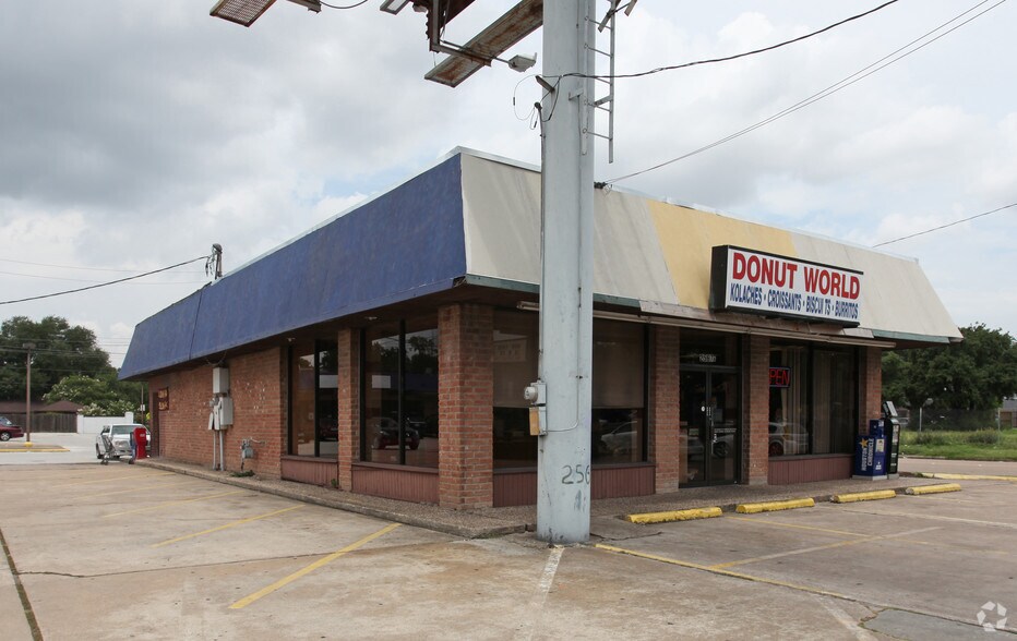More Photos Of 2543-2567 Gessner Dr, Houston Unknown For Lease