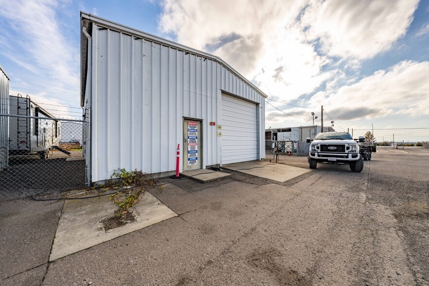 More Photos Of 1405 Antelope Rd, White City Warehouse For Sale