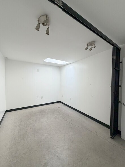 More Photos Of 3767 Overland Ave, Los Angeles Loft Creative Space For Lease