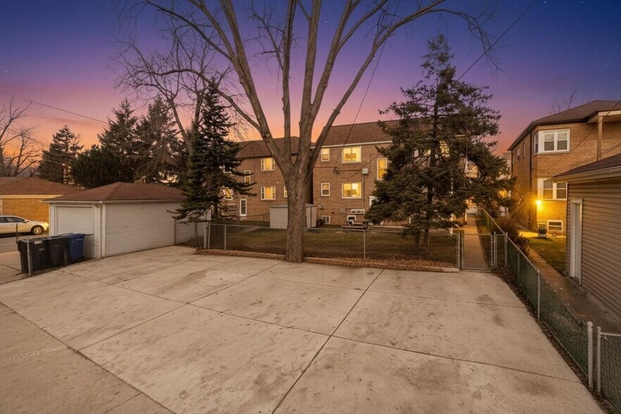 More Photos Of 6667-6669 W Devon Ave, Chicago Apartments For Sale