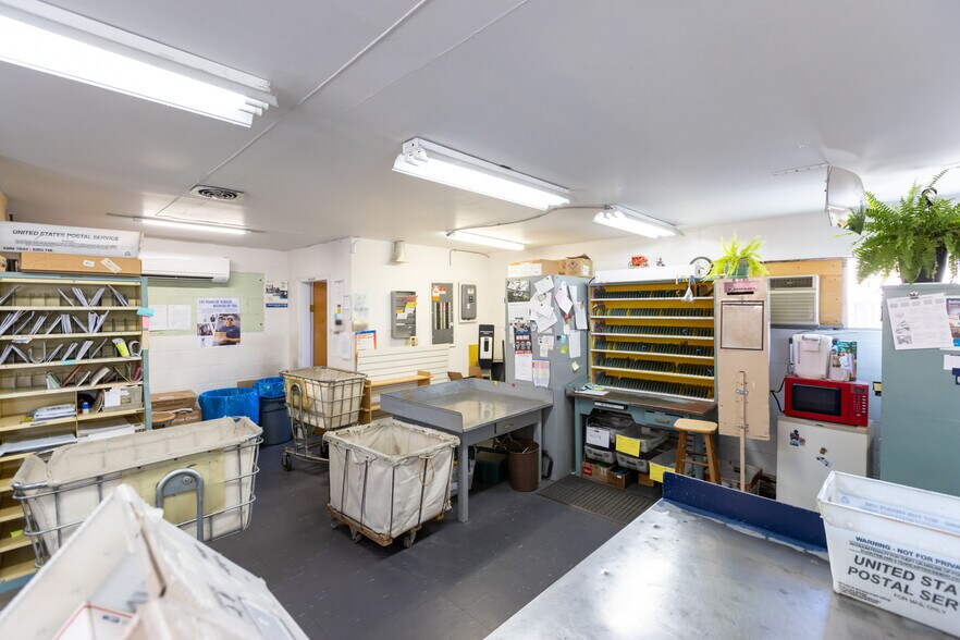 More Photos Of 96 N Main St, Dufur Post Office For Sale