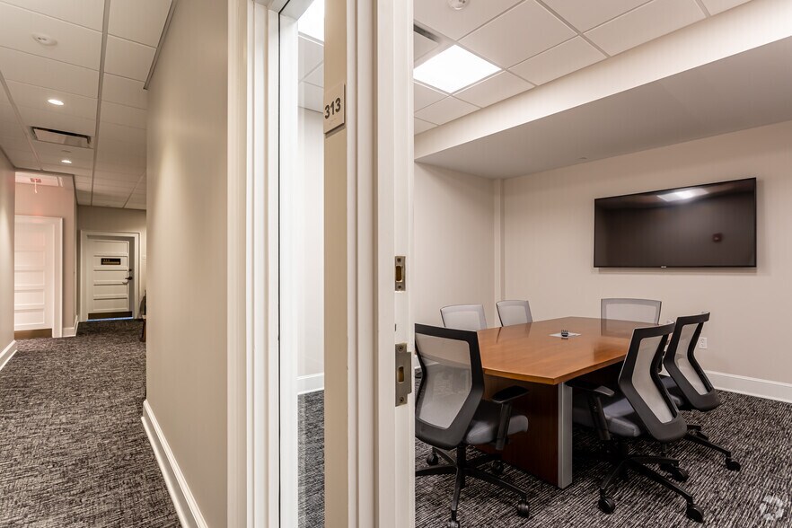 More Photos Of 313-323 Main St, Great Barrington Office For Lease