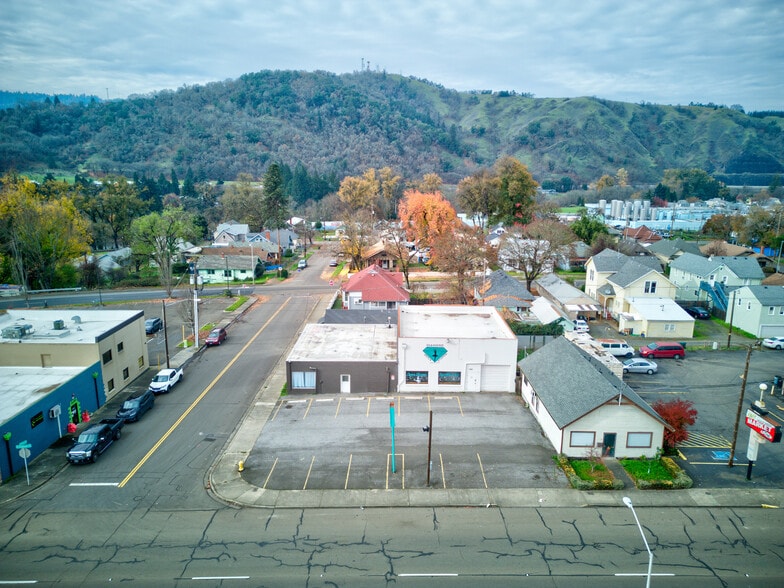 More Photos Of 1560 SE Stephens St, Roseburg Freestanding For Sale