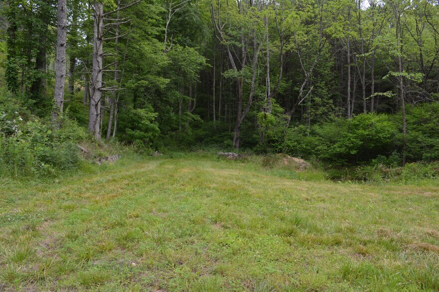 More Photos Of 6421 Highway 91 N, Laurel Bloomery Warehouse For Sale