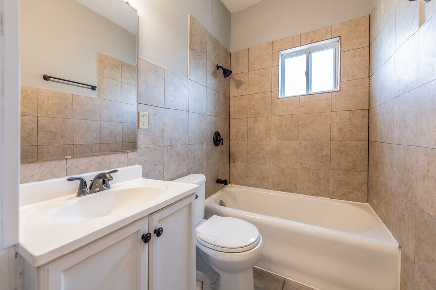 More Photos Of 403 W Hollywood Ave, San Antonio Apartments For Sale