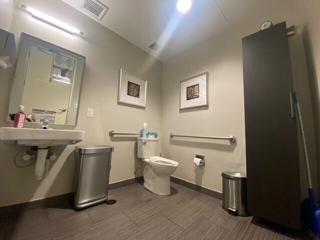 More Photos Of 21550 Biscayne Blvd, Aventura Medical For Lease