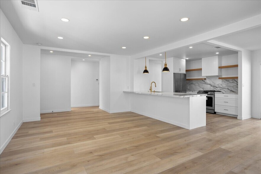 More Photos Of 2218 24th St, Santa Monica Apartments For Sale