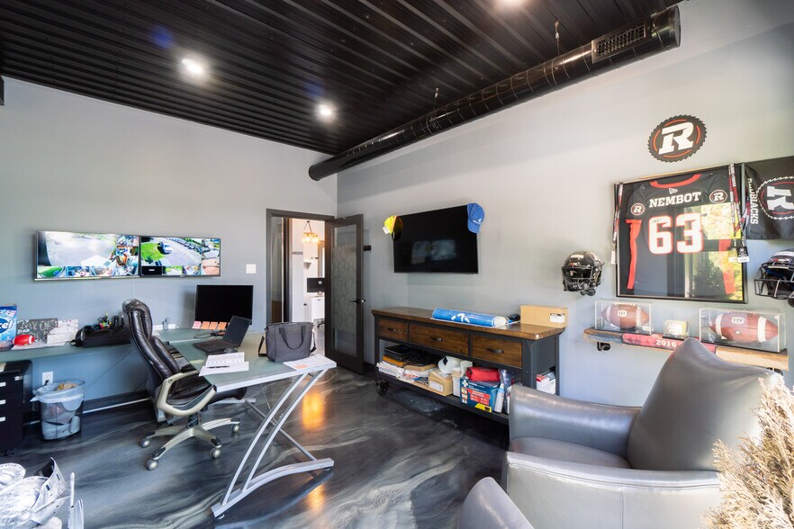 More Photos Of 00 Indcum Rd, Navan Showroom For Sale
