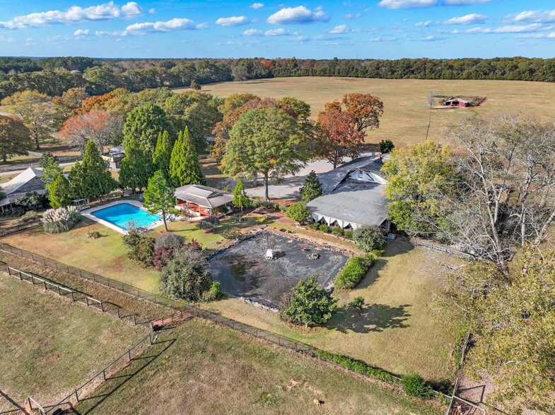 More Photos Of 607 Butts Mill Rd, Pine Mountain General Retail For Sale