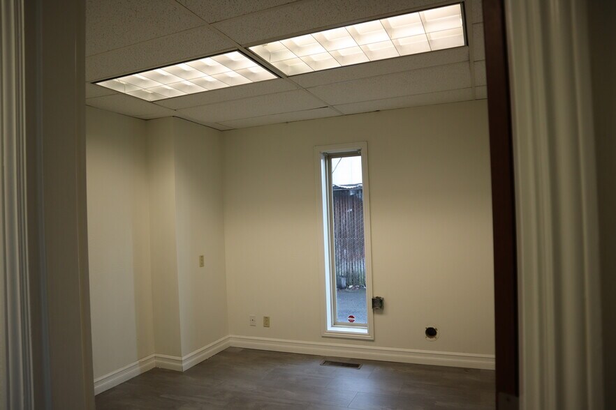 More Photos Of 4418-4420 NE St Johns Rd E, Vancouver Freestanding For Lease