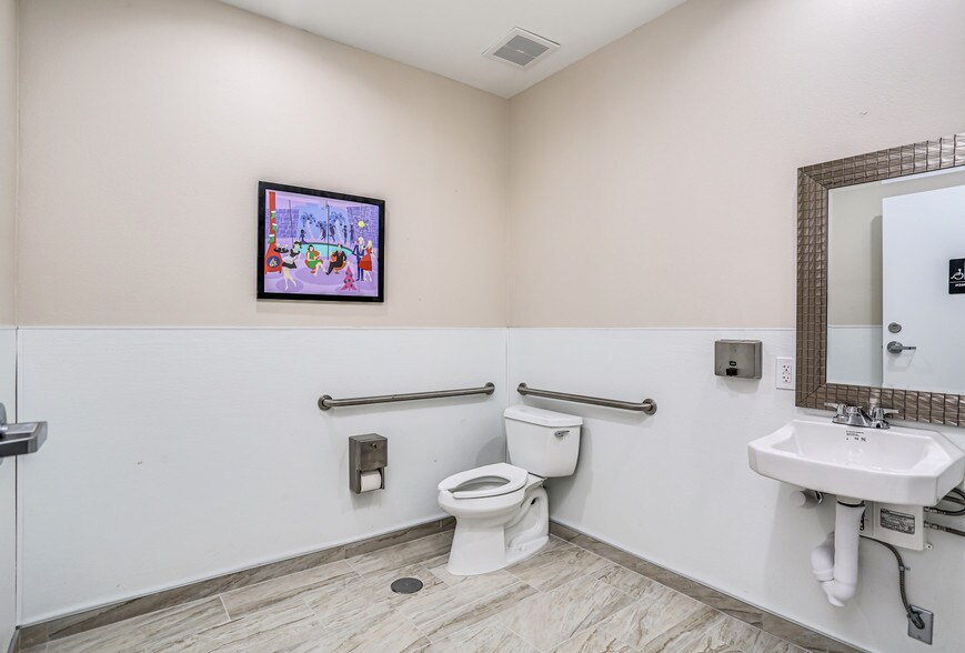 More Photos Of 750 E Tahquitz Canyon Way, Palm Springs Office For Lease