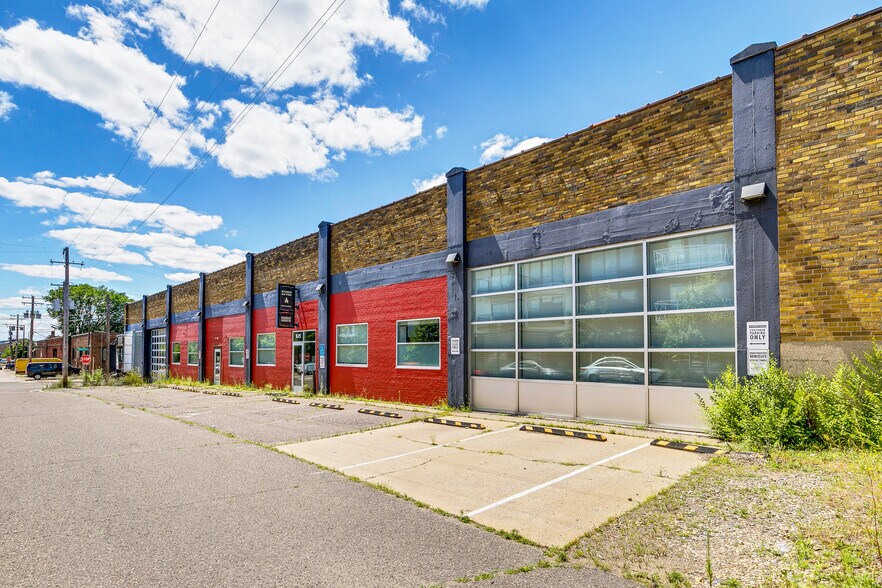 More Photos Of 2336 Territorial Rd, Saint Paul Warehouse For Sale