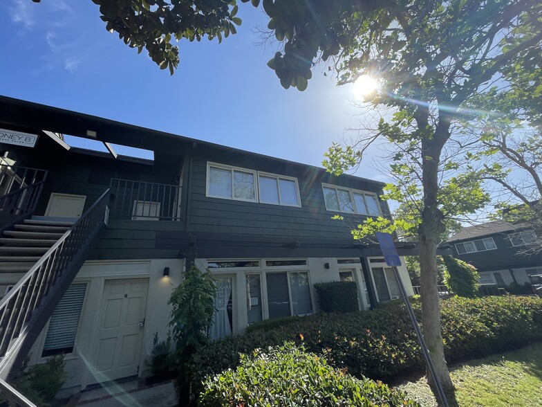 More Photos Of 2482 Newport Blvd, Costa Mesa Loft Creative Space For Lease