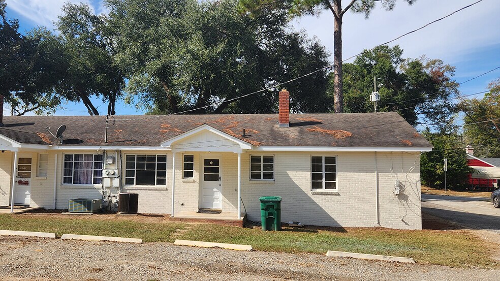 More Photos Of 702 Baldwin Dr, Albany Storefront For Lease