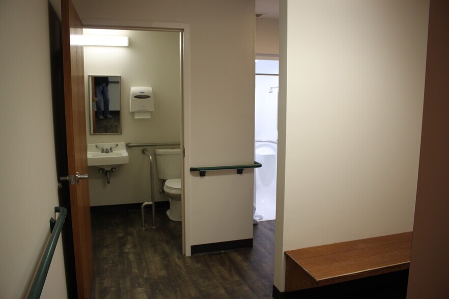 More Photos Of 112 Circle St, Franklin Office For Sale