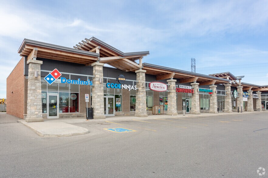 More Photos Of 450 Columbia St W, Waterloo Storefront For Lease