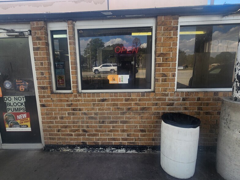 More Photos Of 15518 Highway 36, Needville Service Station For Lease