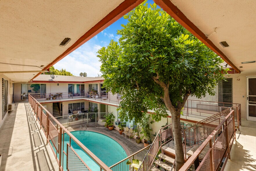More Photos Of 900 N Orange Grove Ave, West Hollywood Apartments For Sale
